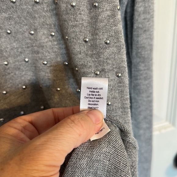 Jennifer Lopez Sweater - Picture 6 of 6